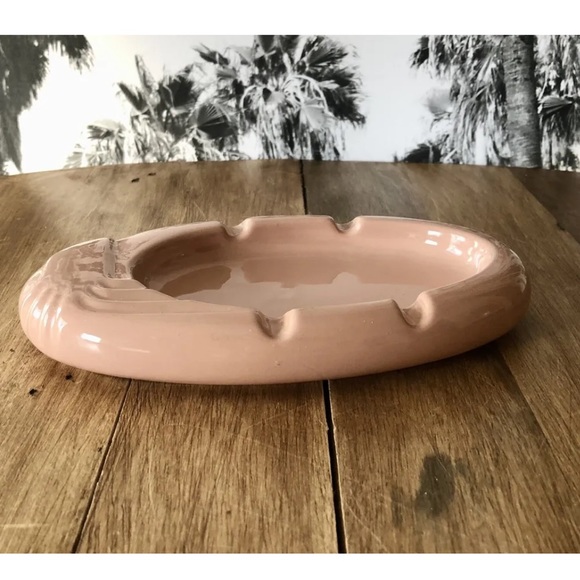 Vintage 1980s Retro Modern Ceramic Ashtray, Peach Tone, Art Deco Curves - Picture 2 of 8